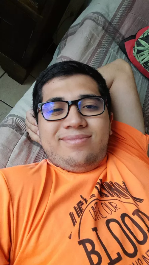 Happy monday! I'm tired of having NPCs as friends. Want to talk and maybe play something?