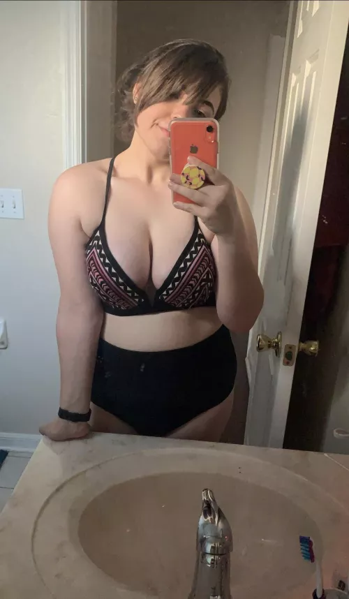 How does this swimsuit fit me?