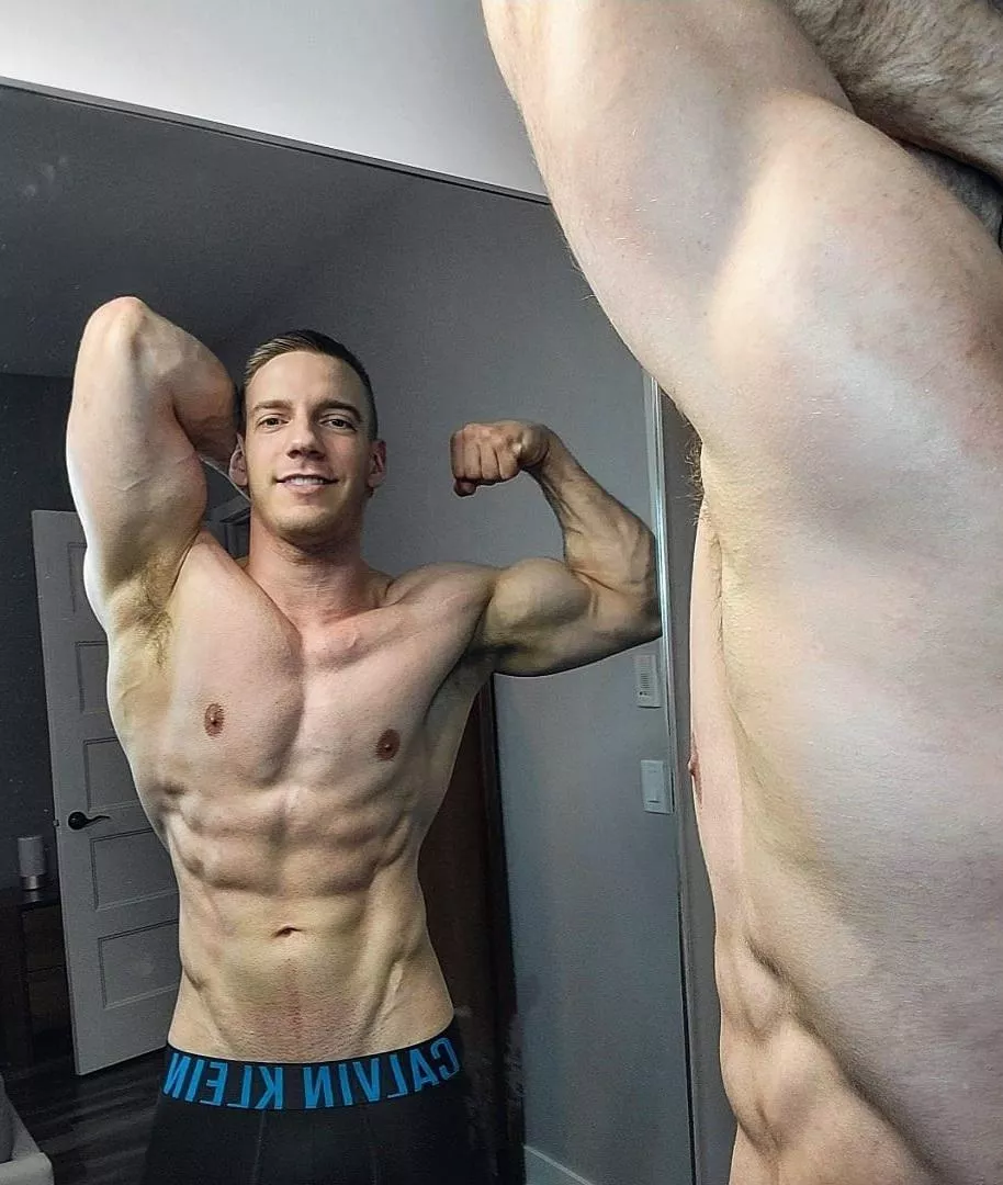 I love flexing 😜💪🏼