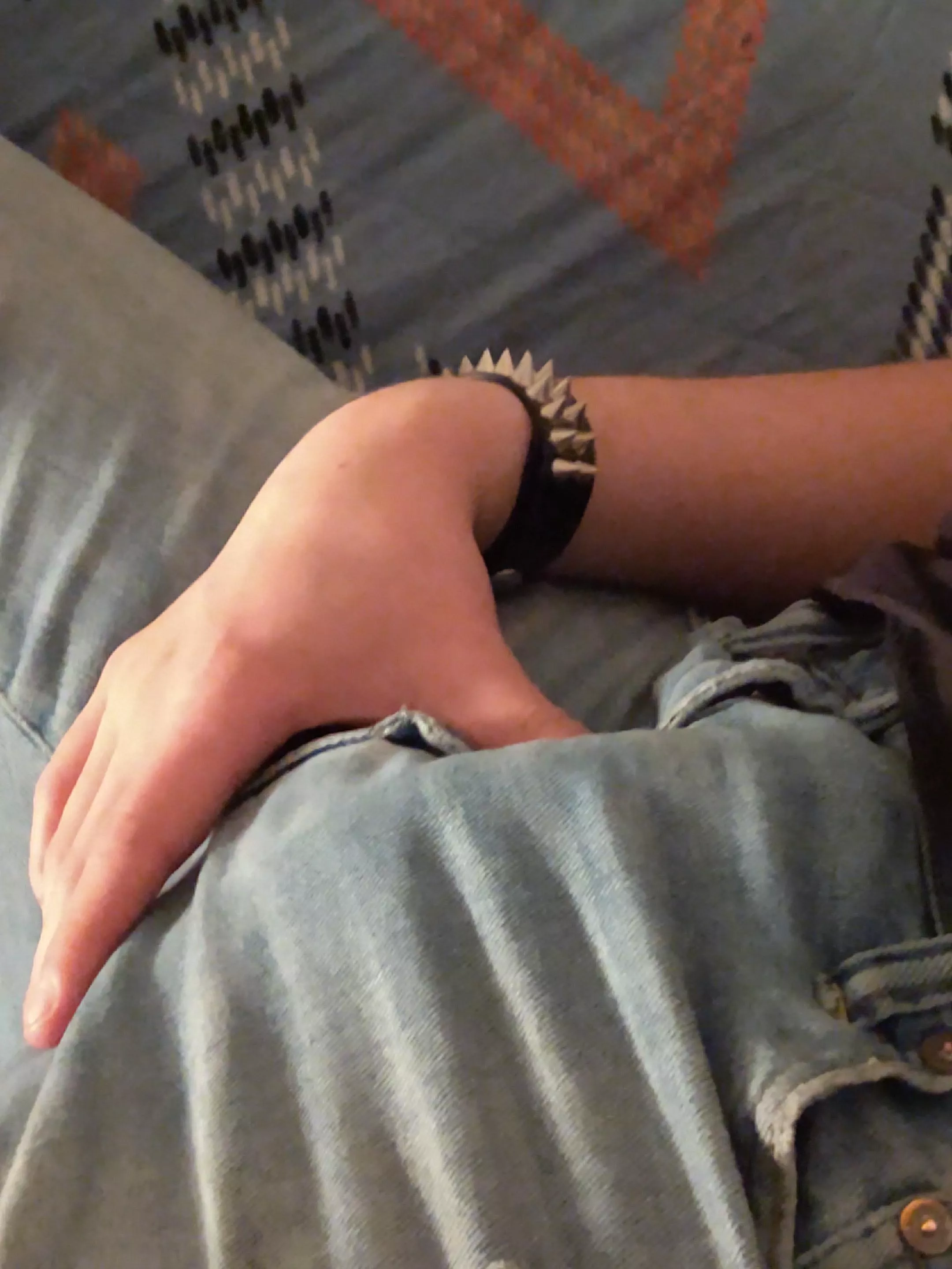 I only ever wear tight pants and would love someone to take em off