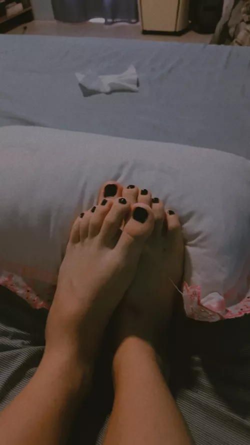 I think my little feet are very feminine