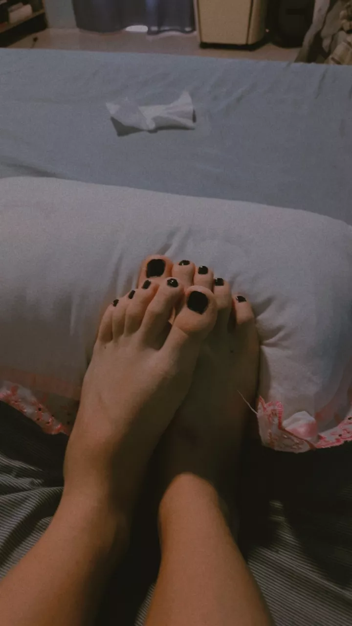 I think my little feet are very feminine