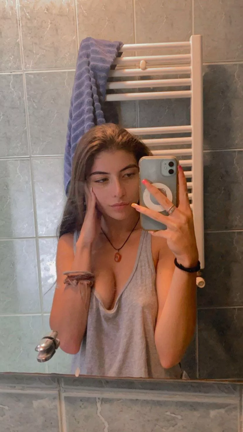 I'm selling nudes,video and video call sex my snap is: a_daise23