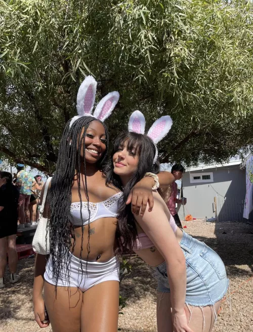 Just two sexy girls wanting your cum in our mouths😜