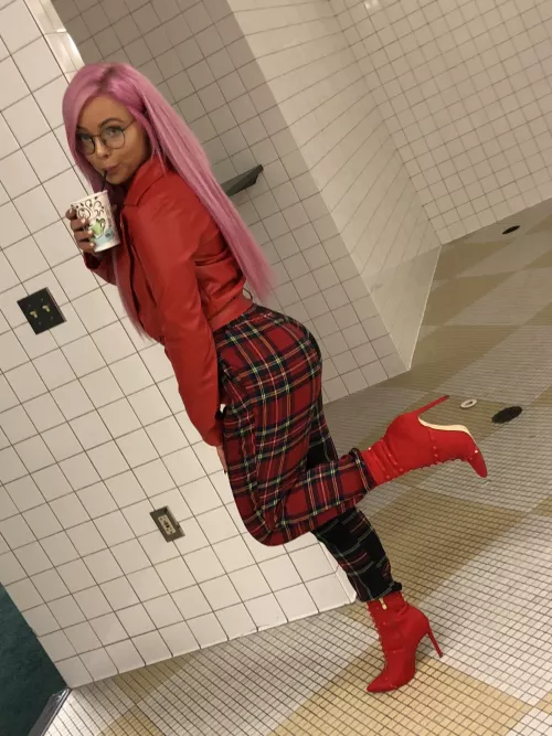 Liv Morgan in plaid 🍑