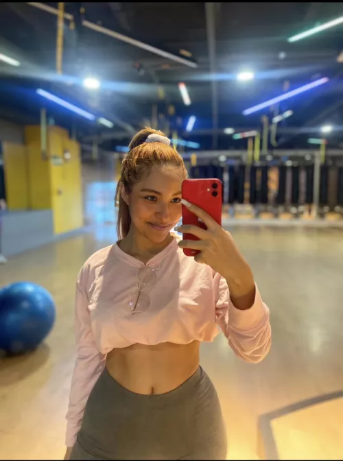 mirror selfies are so cute