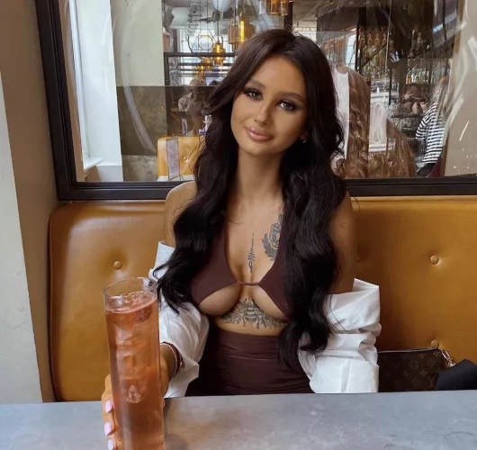 POV: it's your 1st anniversary and you've just noticed this bird has a face