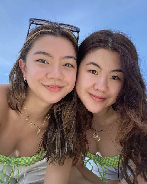 Sisters. L or R? Or both? And wwyd?