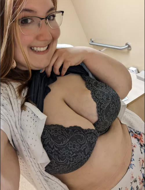 Sneak peek of the tummy 😜