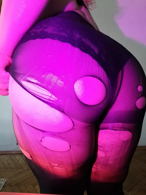 What kind of dick would be suitable for such an ass? 😈