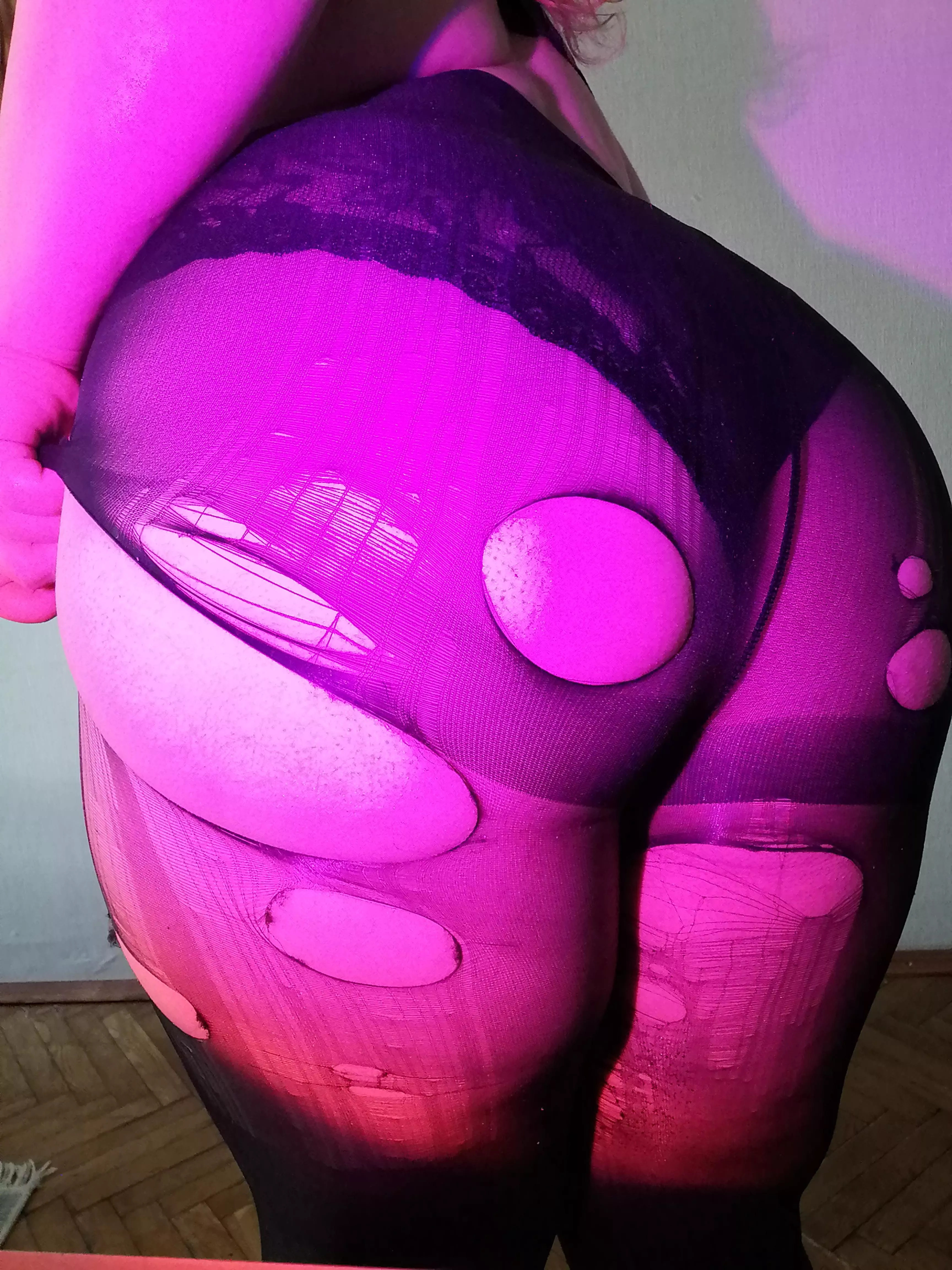 What kind of dick would be suitable for such an ass? 😈