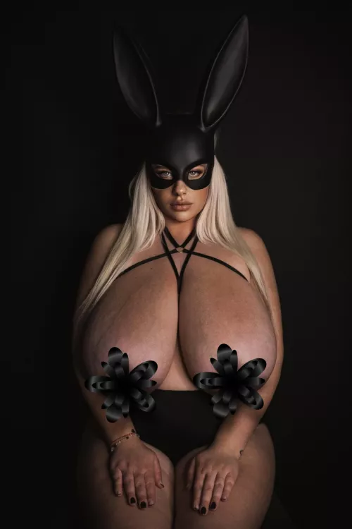 Who would like to unwrap this milky bunny?! 🍼🐰