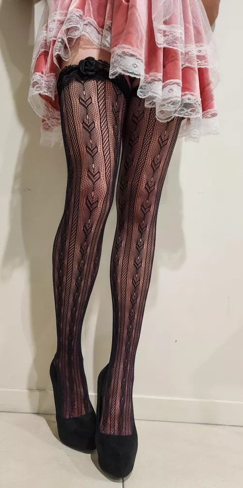 Would you like to touch my rose? 🥵