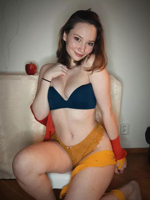 You find a tied up Snow White 🤫 help 😇 or use? 😈