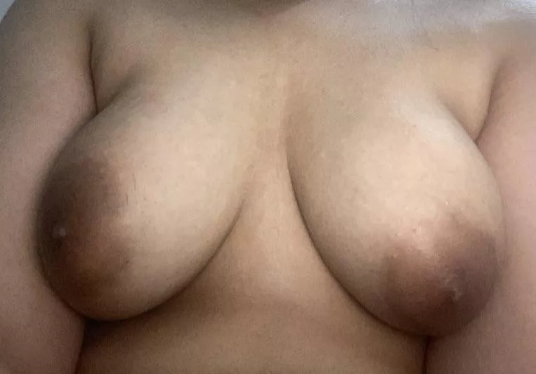 18, 140lb, 5’6 stop dming me THEYRE small together they’re pretty big imo 🙄