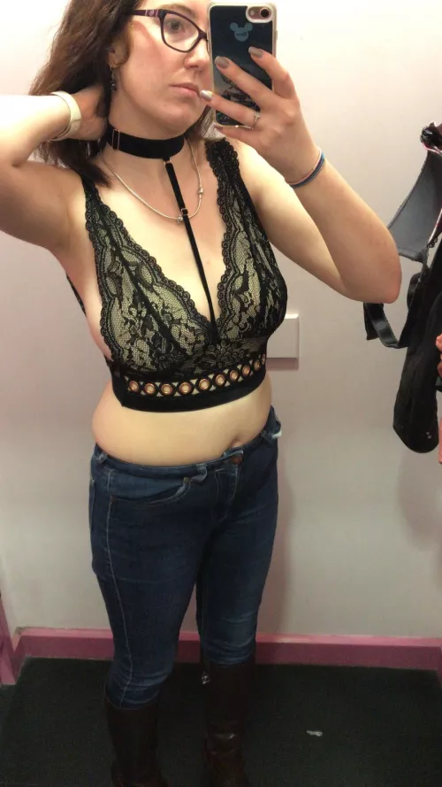 18f New here, looking to see what women think