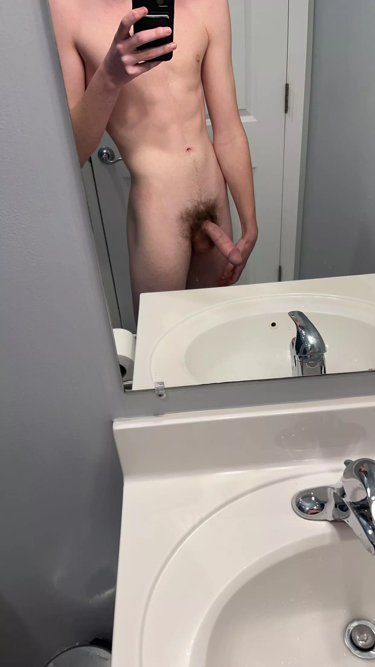 19 ya_clams str8 curious. dilfs, muscular guys, twinks/twunks, and guys w abs hmu pls (cuts a plus too)