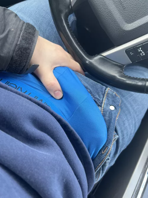 (25) M it’s my birthday today 🥳 need some bros to fill my dms with some spicy pics 🤤