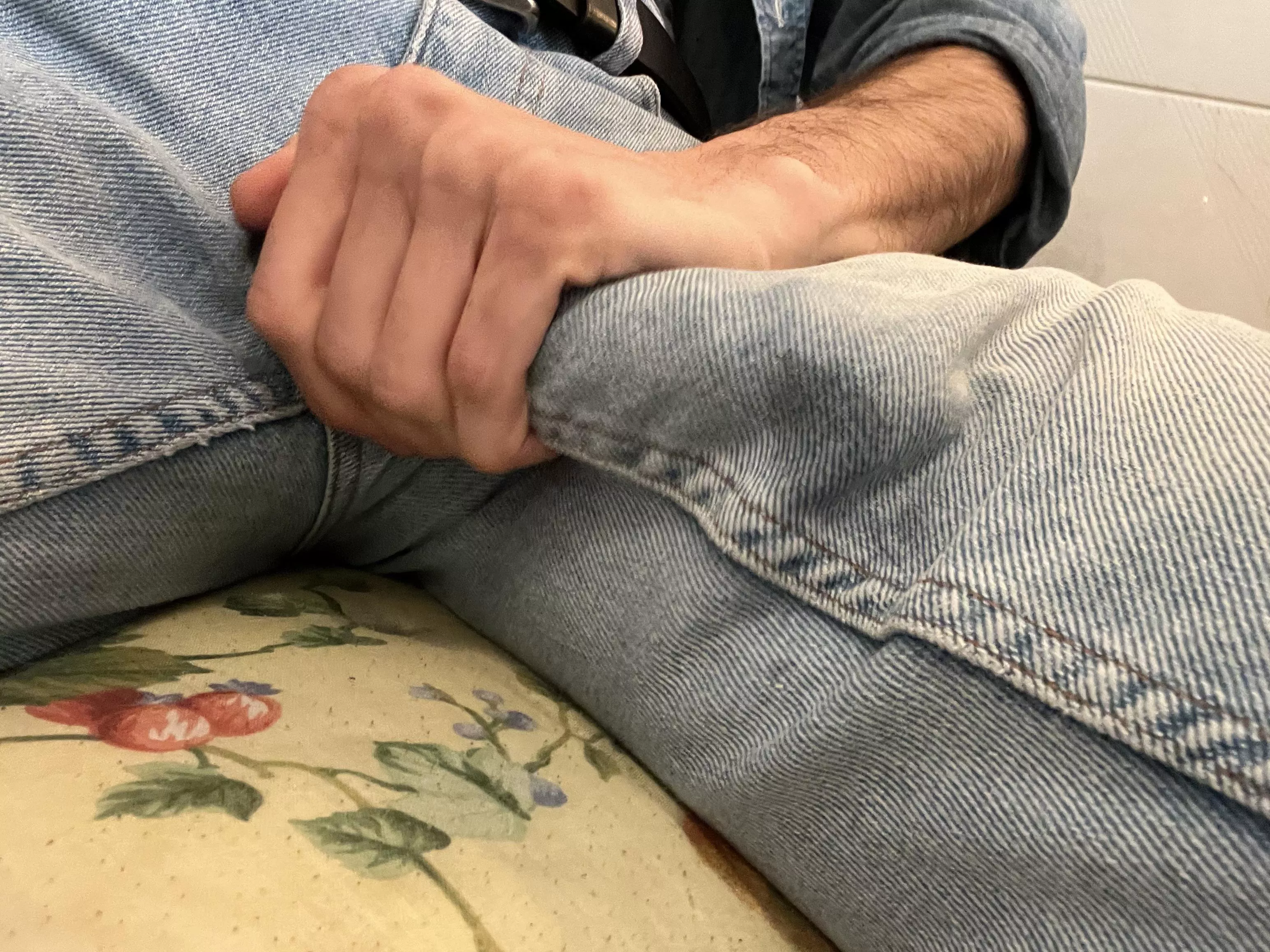 (26) gotta be careful freeballing in light jeans ;)