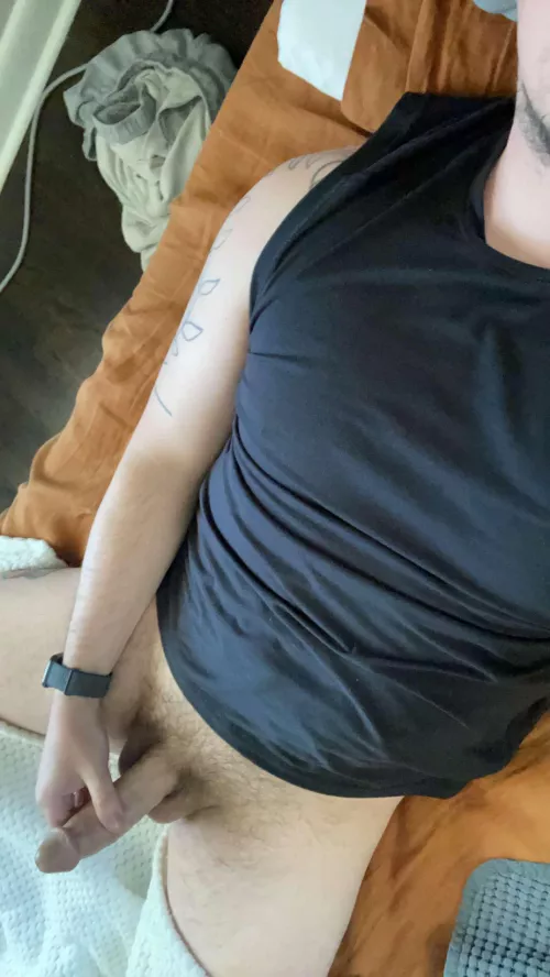 31m horny top looking for guys that like to show face while they stroke. No shy guys 😈 send face to @magick_13. Over 18 only