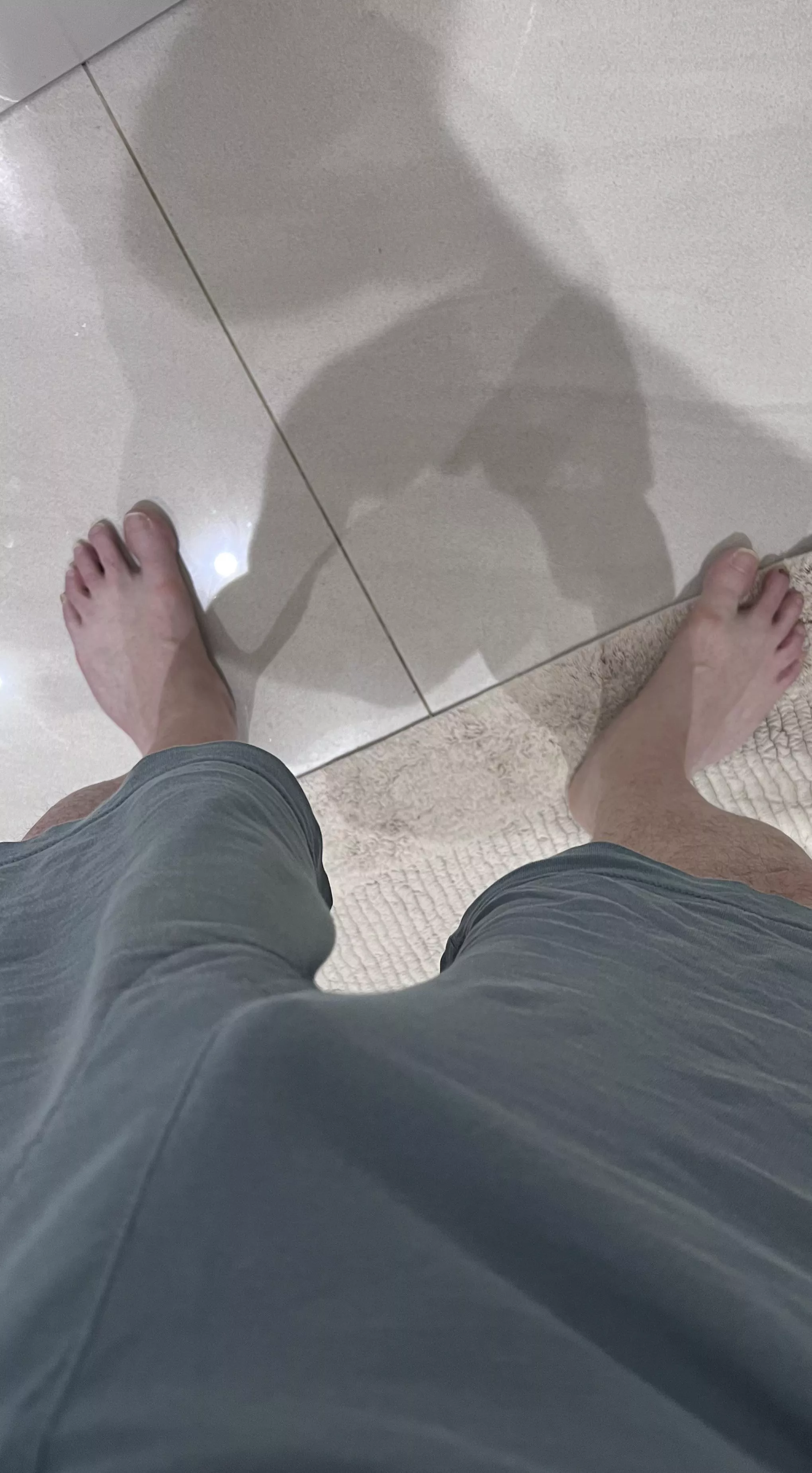 (42) This gay daddy needs a helping hand. Would you take it out & jerk this daddy off secretly while everyone’s asleep?