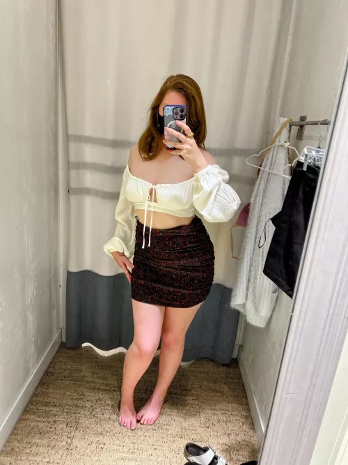 A barmaid for the night (f)