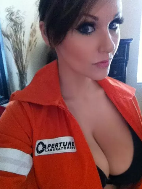 Chell Portal Cosplay