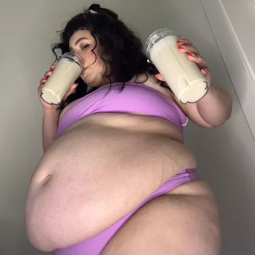 Chugging gaining shakes is my fav hobby 🐷