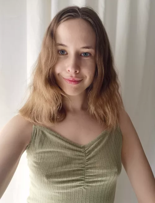 Could you handle no bra on the first date? 🤔