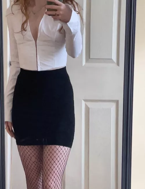 Do I look good in fishnets ?