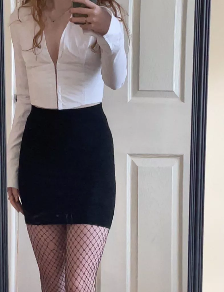 Do I look good in fishnets ?