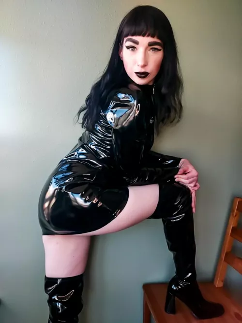 Do you like the way the light reflects off my shiny boots?