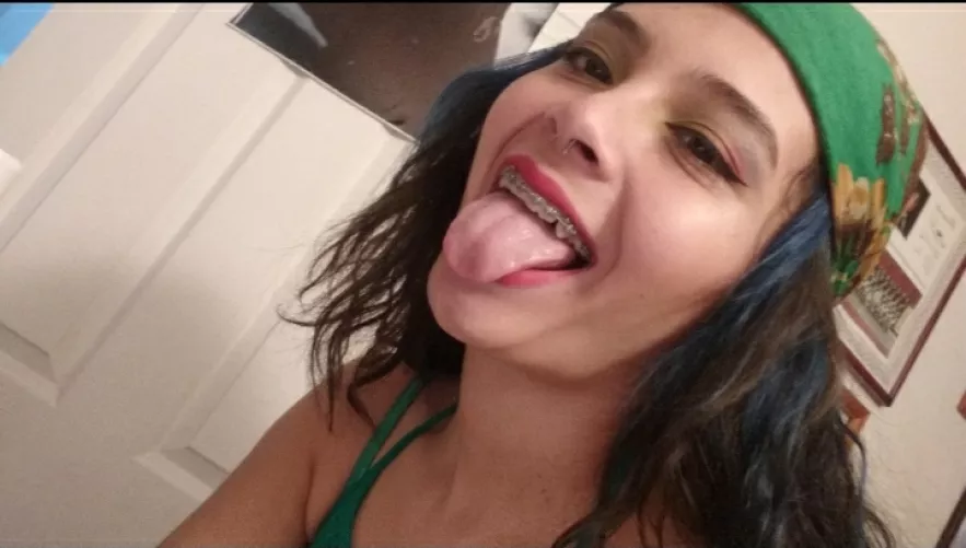 Enjoy that sloppy tongue