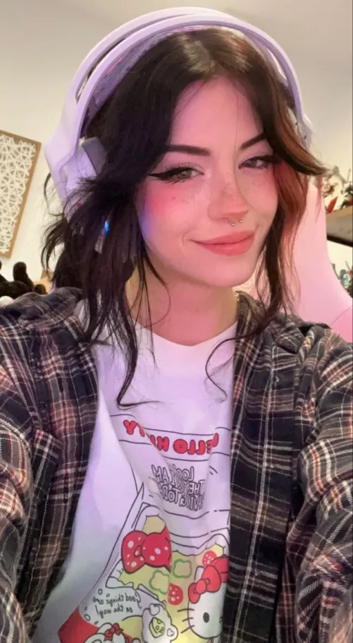 HannahOwO makes me so down bad and hard it's insane...