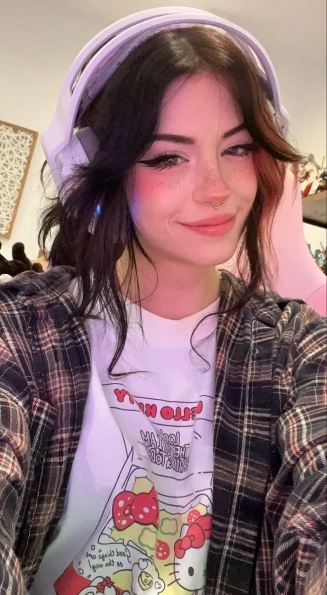 HannahOwO makes me so down bad and hard it's insane...