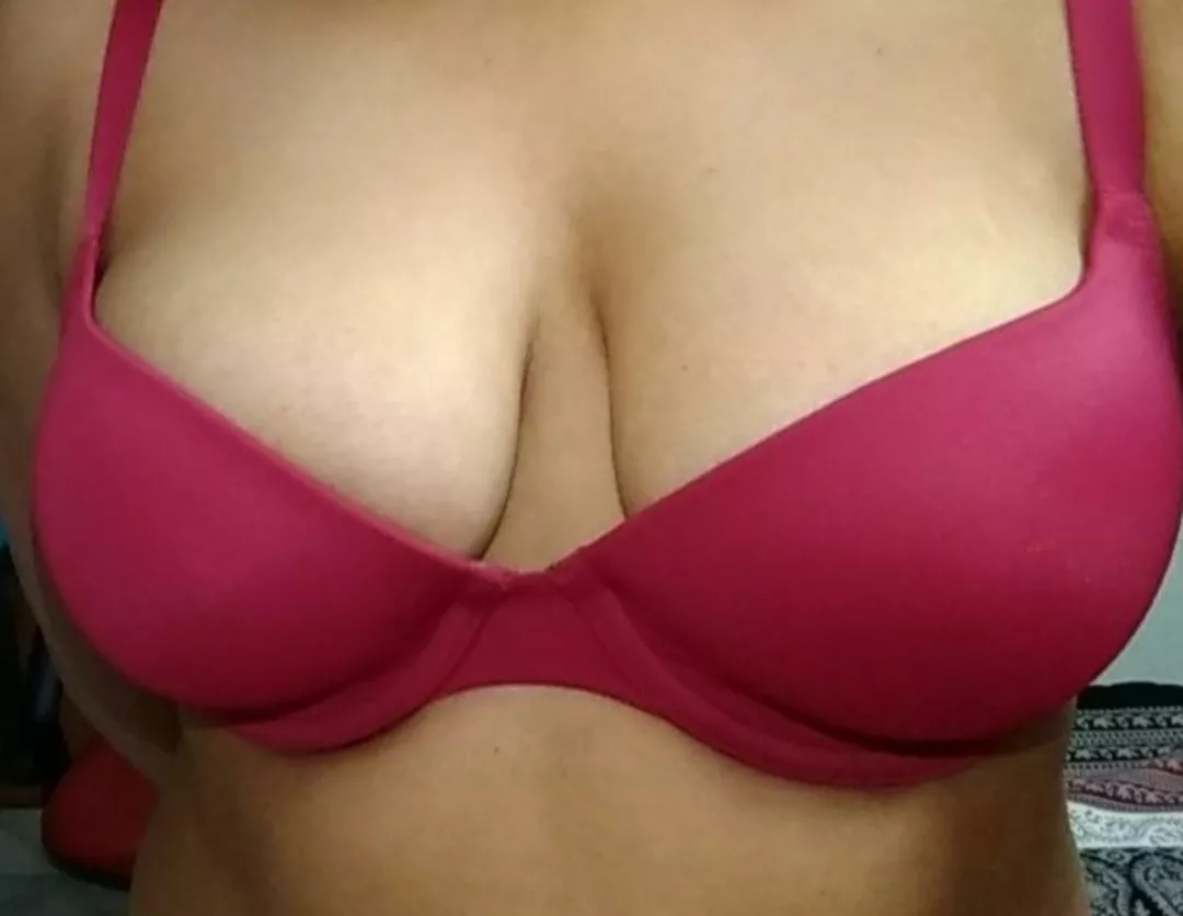 Hey does this colour looks good on my skin???