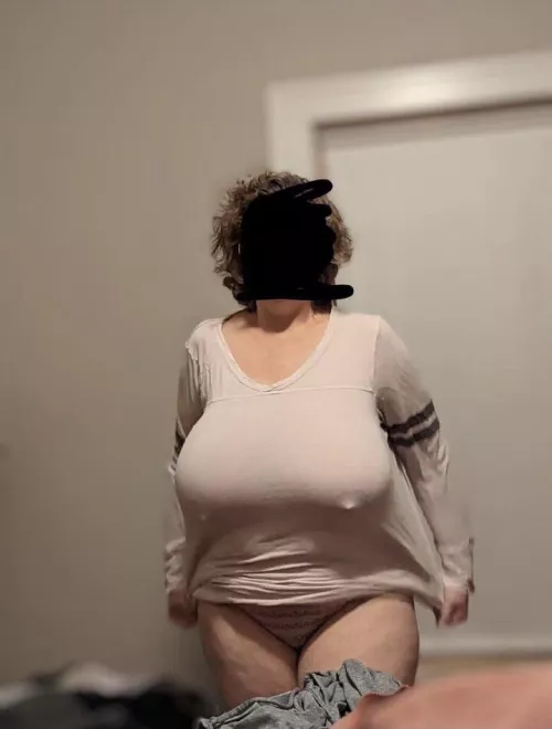 how many upvotes for the version with her shirt up?