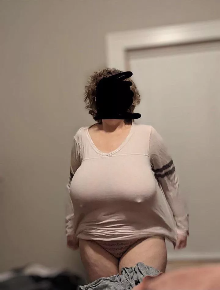 how many upvotes for the version with her shirt up?