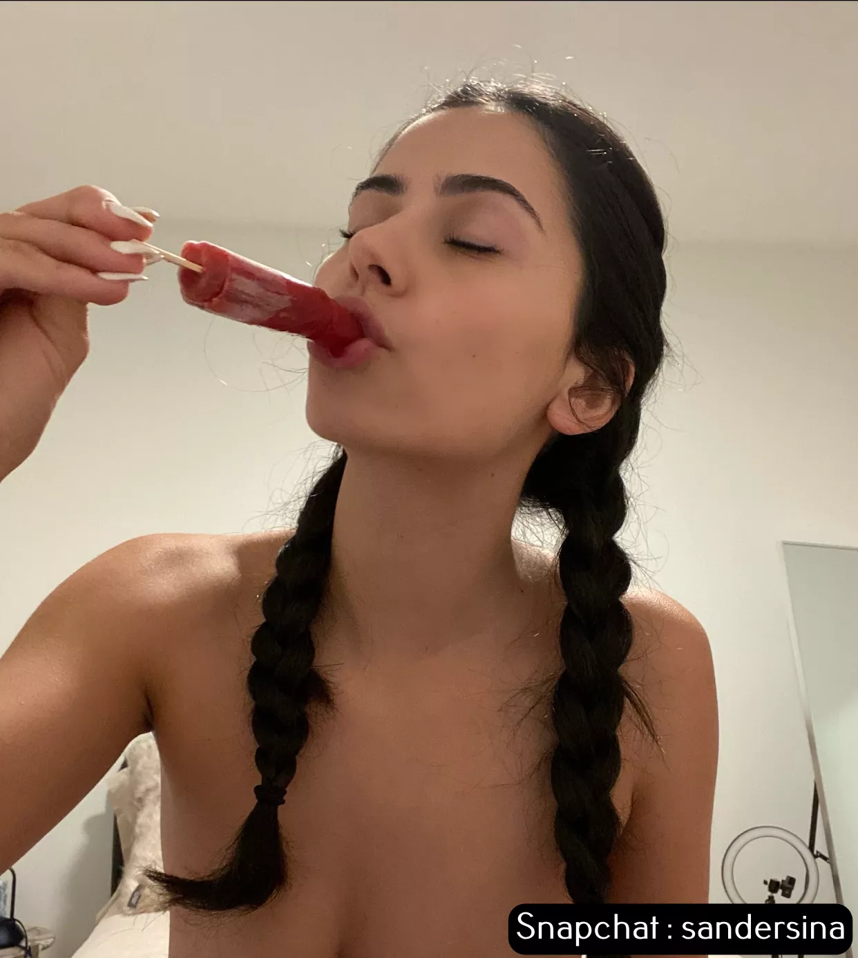 I feel like getting absolutely railed rn 😫😈