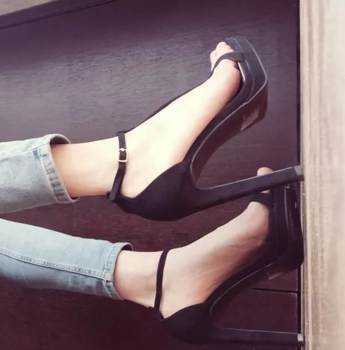 I love this open pair too bad they hurt my feet a lot after a while (oc) 27 f