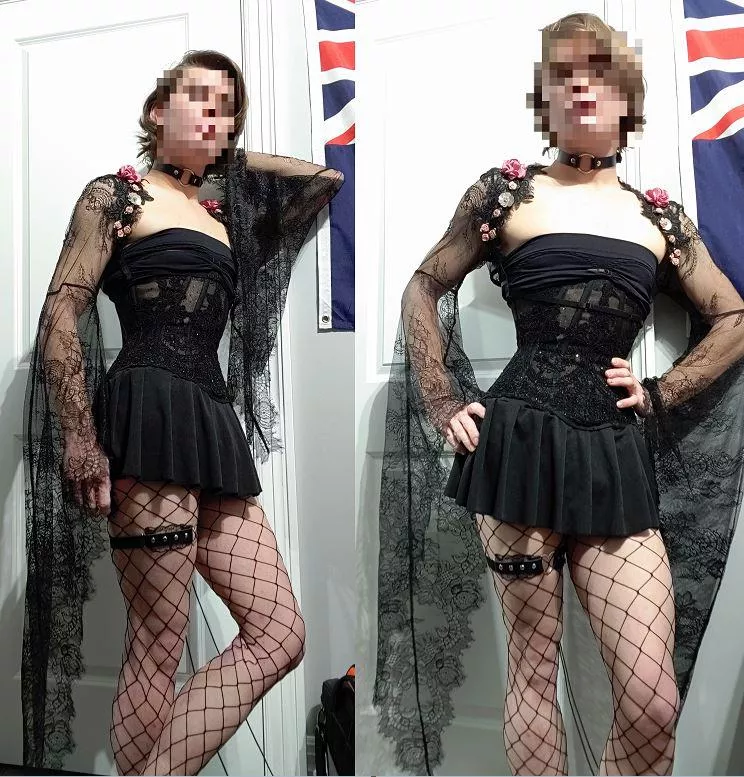 I think this is just a little too extra to wear in public, so I'll post it here instead. I hope you enjoy the Dracula's boywife outfit~