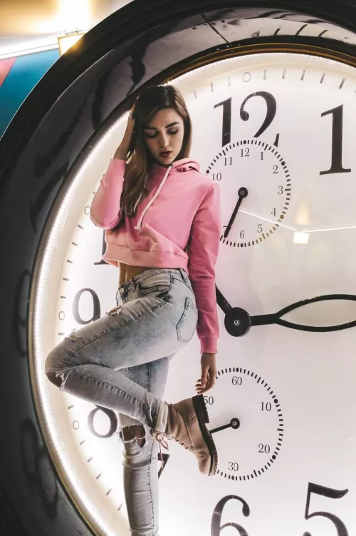 It will take you a few seconds to get turned on from my butt in jeans