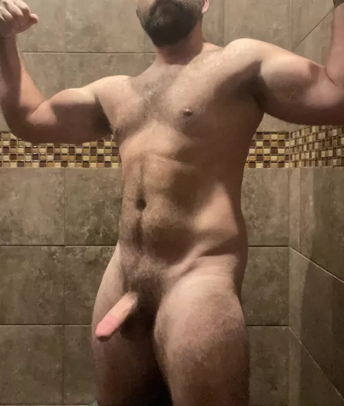 Just a thick furry dad in the gym locker room (37)
