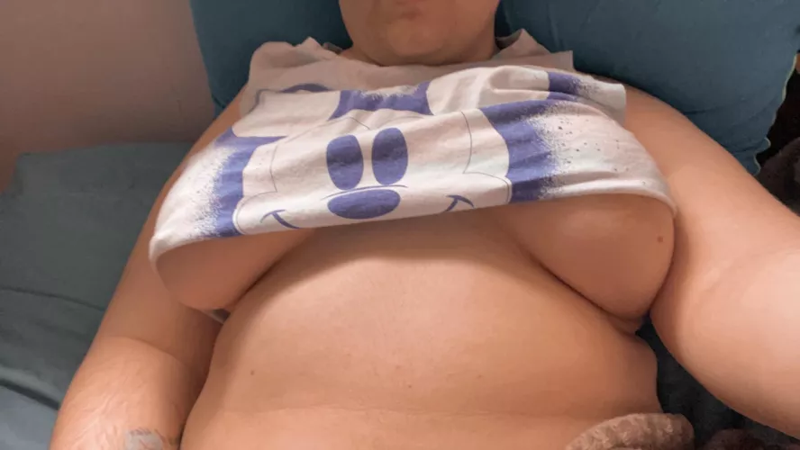 Just chilling in bed 😏