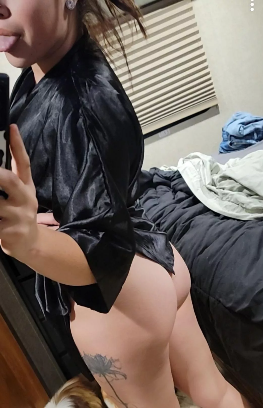 Just your average milf on monday who happens to be craving anal..