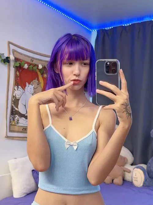 little flirty girl in a crop top💕