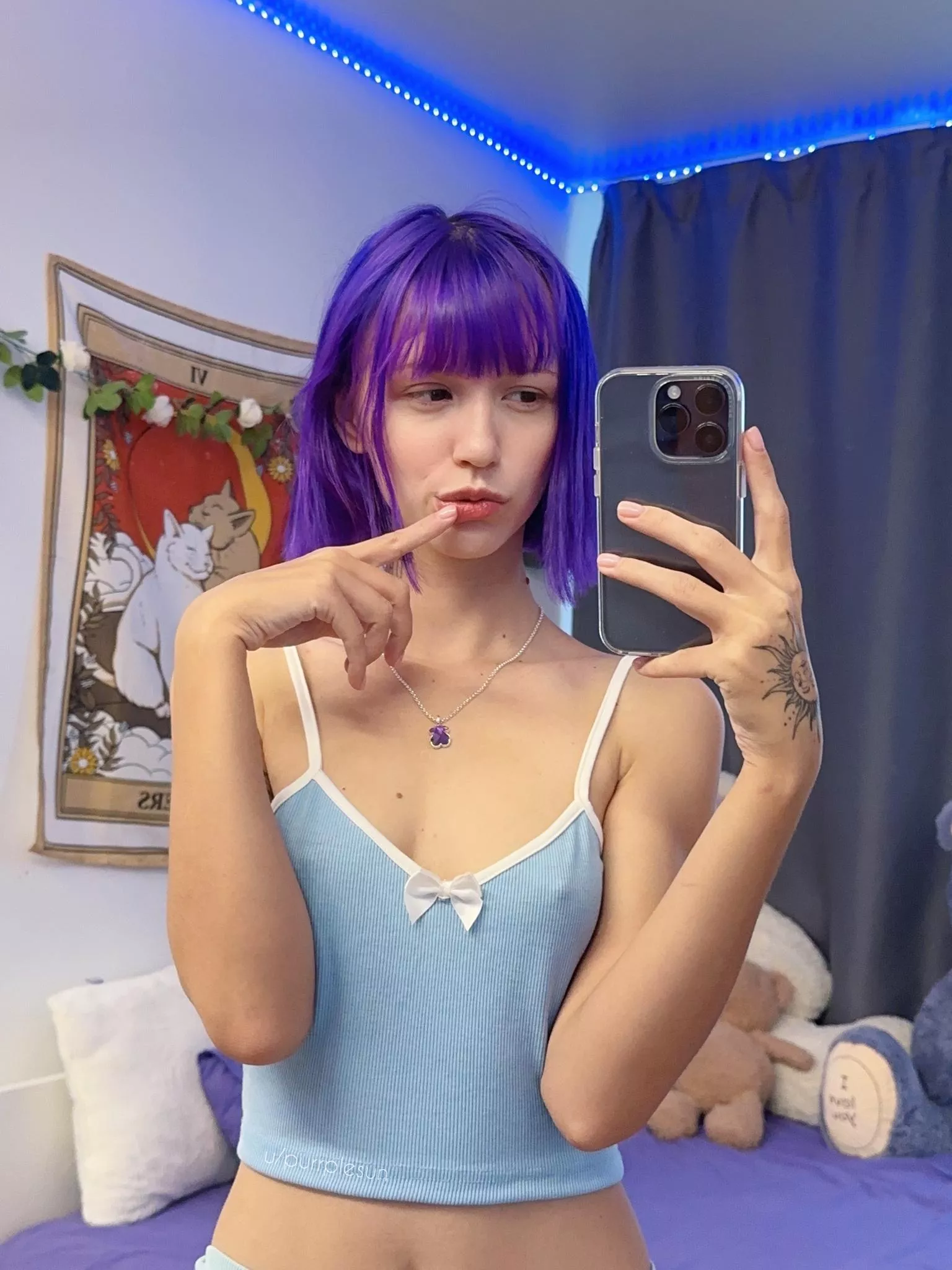 little flirty girl in a crop top💕