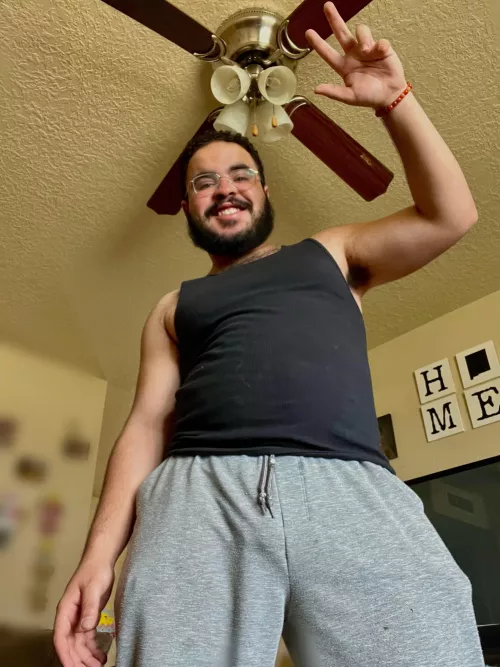 looking for gaymer buds! i play on xbox series s. i play apex legends, gta online, forza, rdr2, and call of duty (sometimes lol). hit me up! lets play :)