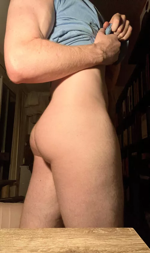 (M) I can’t be the only one who checks out their booty gains between work calls, right?