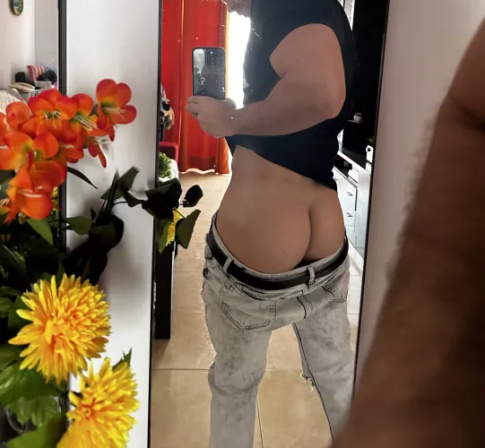 My peach is hungry 🤤